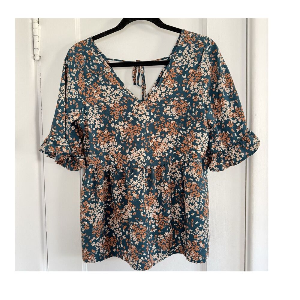 2 Hearts Floral Ruffle Sleeve Tie Back V-Neck Blouse  Size S